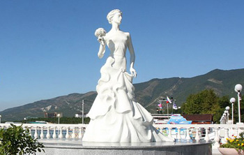памятник "Белая невеста" - символ Геленджика